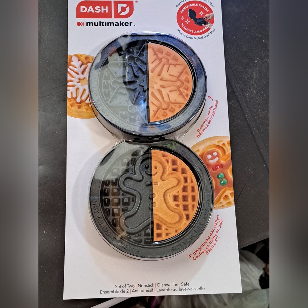 New Dash Multimaker Nonstick Removable Waffle Plates. Snowflakes & Gingerbread
